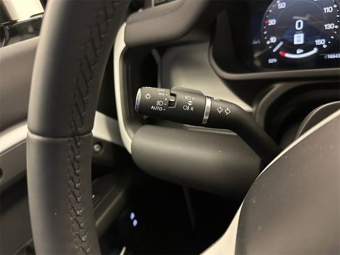 Used 2025 Land Rover Defender 110 S image 17