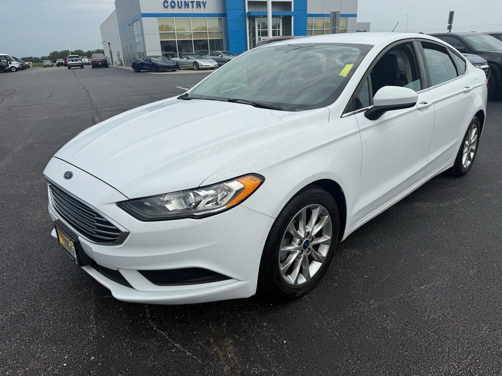 Used 2017 Ford Fusion SE w/ Fusion SE Technology Package FWD image 6