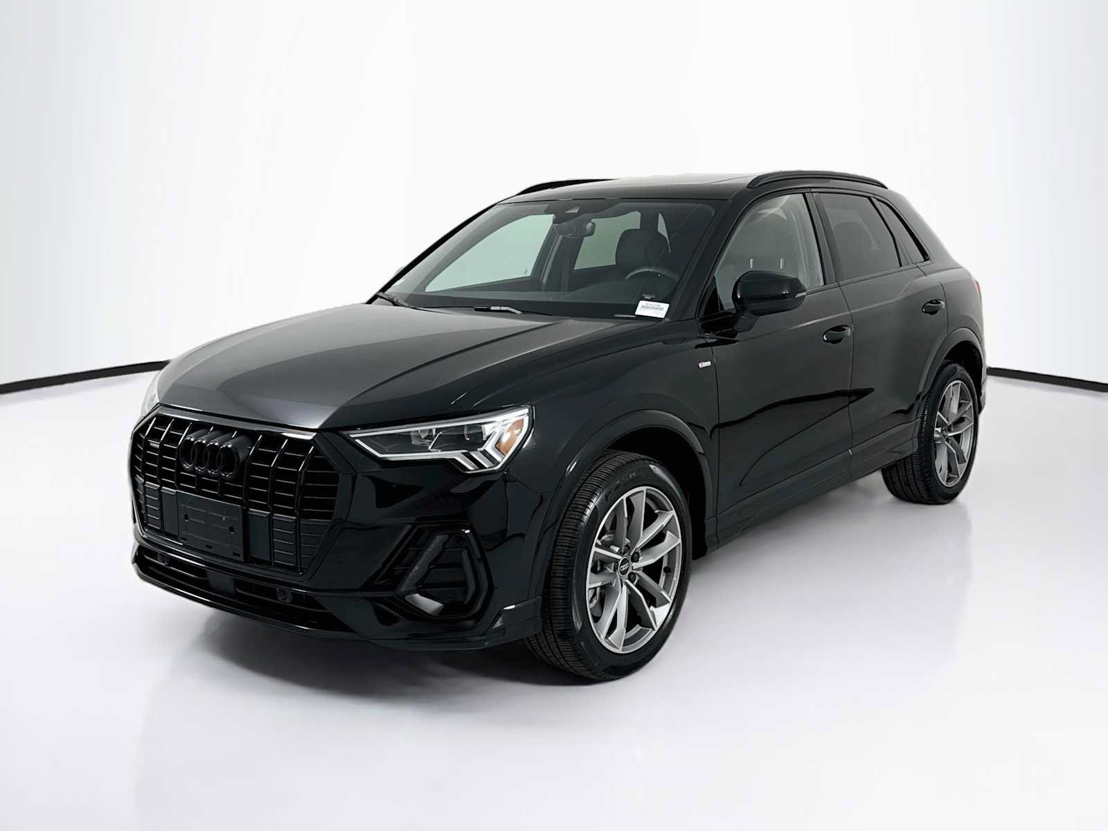 Used 2023 Audi Q3 2.0T Premium w/ Black Optic Sport Package AWD/4WD image 1