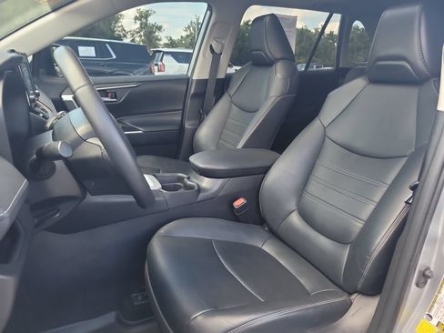 Used 2021 Toyota RAV4 XLE Premium FWD image 18