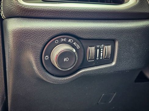 New 2026 Chrysler Pacifica Select image 14