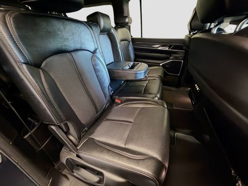 Used 2024 Jeep Wagoneer L Series II RWD image 12
