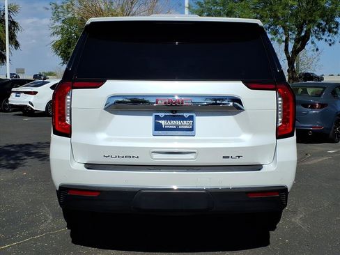 Used 2022 GMC Yukon XL SLT w/ SLT Premium Package image 4