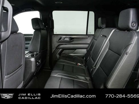 Used 2025 Chevrolet Suburban LT RWD image 18