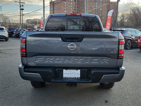 Used 2022 Nissan Frontier SV image 5