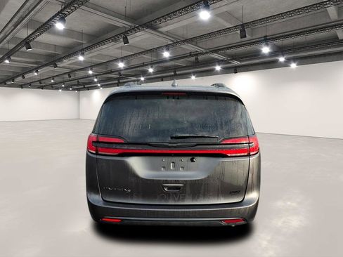 Used 2022 Chrysler Pacifica Touring-L w/ S Appearance Package image 6