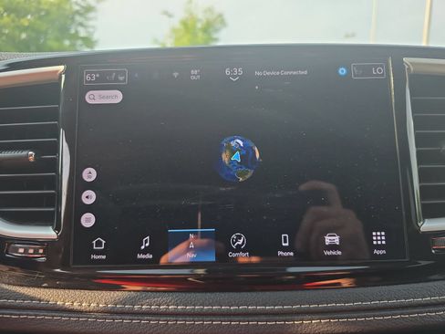 Used 2024 Chrysler Pacifica Limited FWD image 25