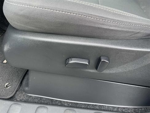 Used 2024 Nissan Frontier SV w/ SV Convenience Package image 23