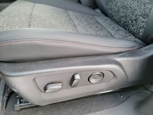 Used 2023 Chevrolet Colorado Z71 w/ Z71 Convenience Package 2 image 12