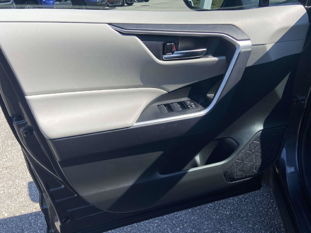 Used 2025 Toyota RAV4 XLE w/ Convenience Package FWD image 14