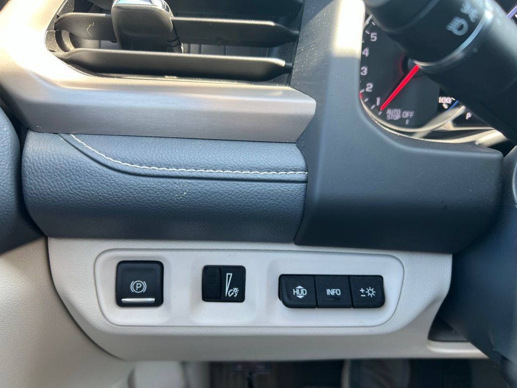 Used 2020 GMC Acadia Denali w/ Technology Package FWD image 18
