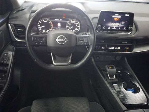 Used 2025 Nissan Rogue SV FWD image 10