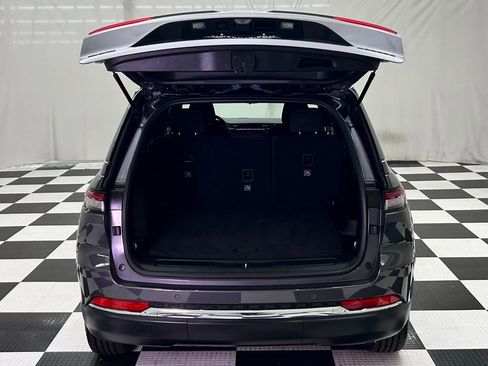 Used 2024 Jeep Grand Cherokee Laredo image 10