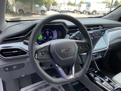 Used 2023 Chevrolet Bolt EUV Premier FWD image 17