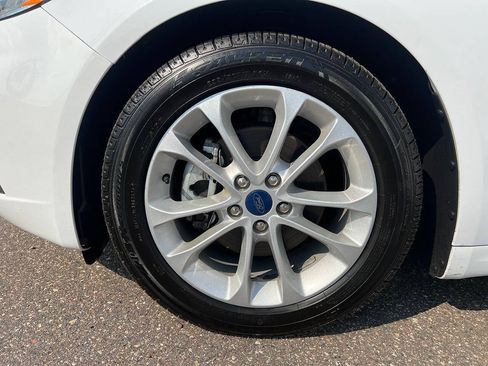 Used 2020 Ford Fusion SE FWD image 18