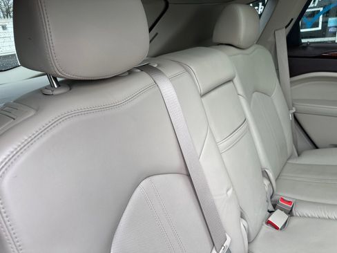 Used 2016 Cadillac SRX Luxury image 16