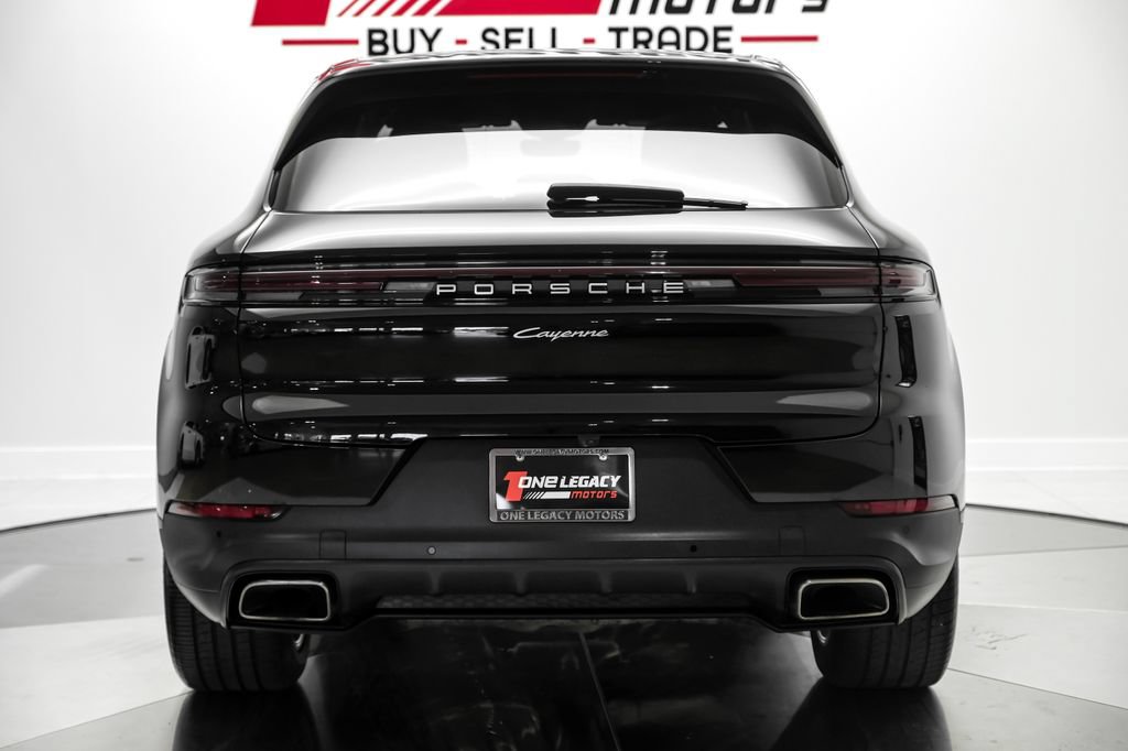 Used 2024 Porsche Cayenne AWD/4WD image 13