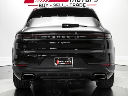 Used 2024 Porsche Cayenne AWD/4WD image 13