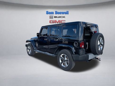 Used 2015 Jeep Wrangler Unlimited Sahara w/ Connectivity Group AWD/4WD image 7