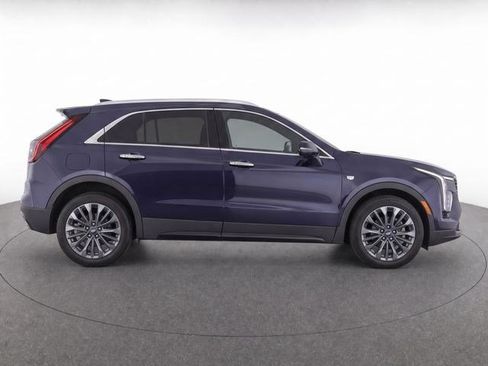 Used 2025 Cadillac XT4 Premium Luxury AWD/4WD image 2