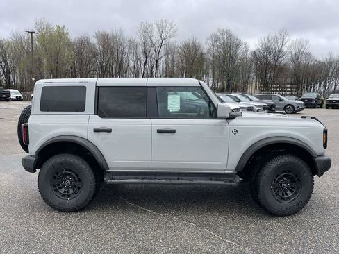 New 2026 Ford Bronco Outer Banks w/ Sasquatch Package image 2