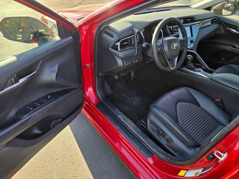 Used 2020 Toyota Camry SE FWD image 19