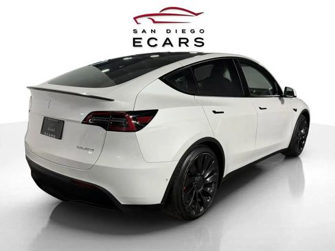 Used 2022 Tesla Model Y Performance image 5