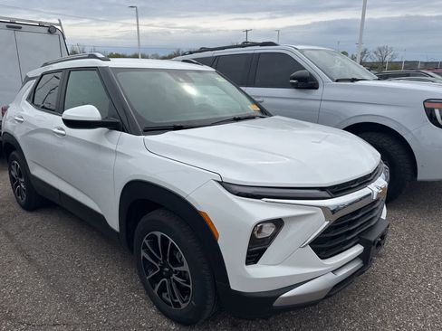 Used 2024 Chevrolet TrailBlazer LT w/ LT Cold Weather Package FWD image 7