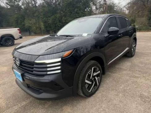 Used 2025 Nissan Kicks SV image 4