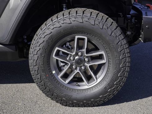 New 2026 Jeep Gladiator Mojave w/ Steel Bumper Group AWD/4WD image 10