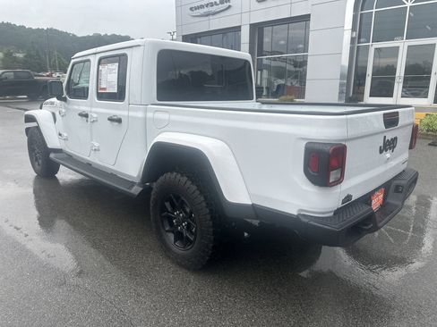 Used 2025 Jeep Gladiator Sport AWD/4WD image 11