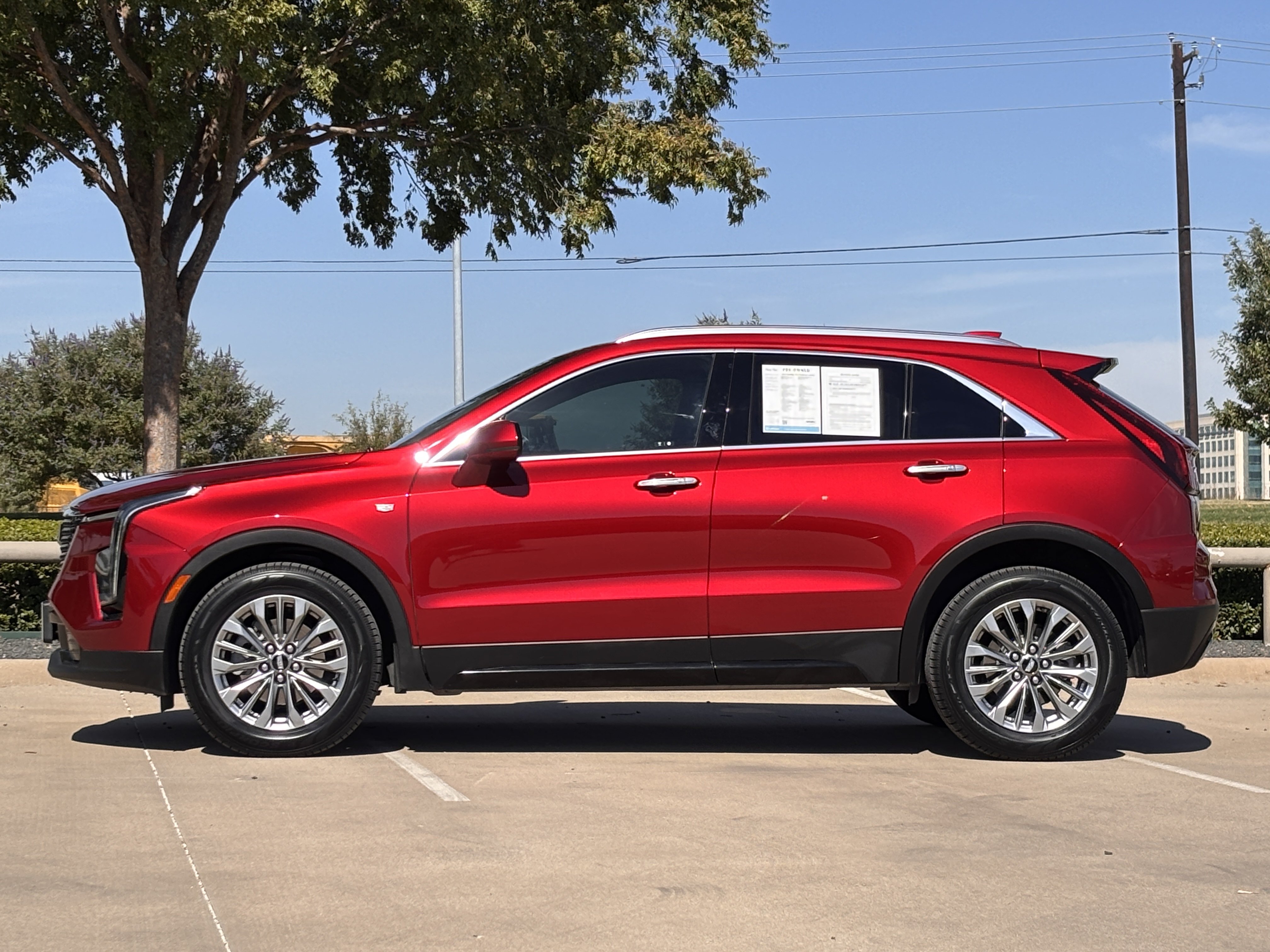 Used 2024 Cadillac XT4 Premium Luxury FWD image 2