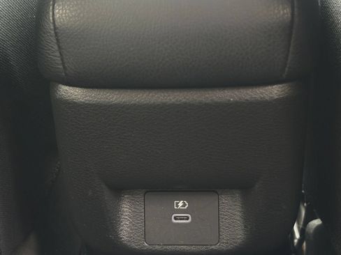 Used 2025 Nissan Versa SV FWD image 28