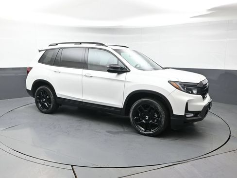 Certified 2024 Honda Passport Black Edition image 8