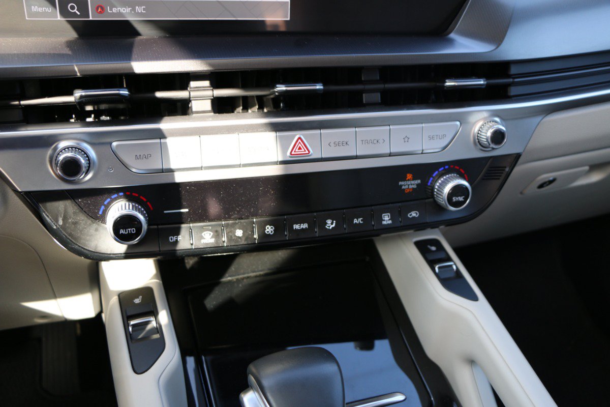 Used 2025 Kia Telluride S FWD image 21