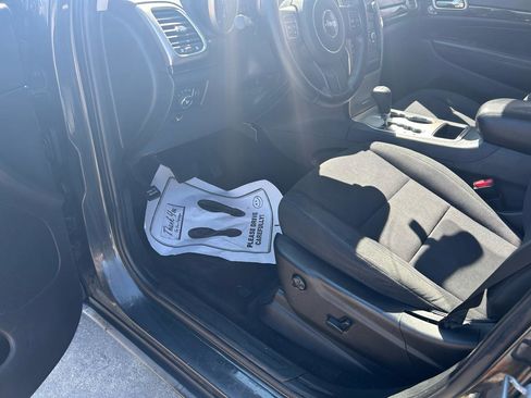 Used 2011 Jeep Grand Cherokee Laredo image 10