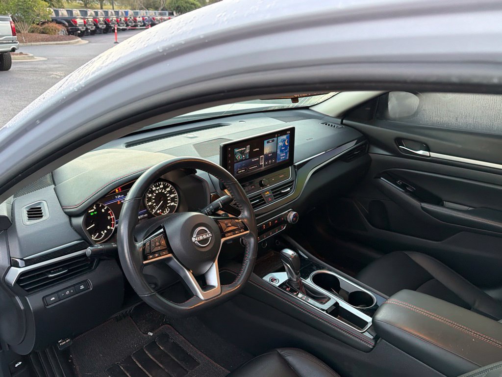 Used 2024 Nissan Altima 2.5 SR w/ SR Premium Package FWD image 10