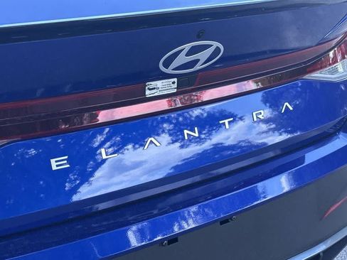 Used 2025 Hyundai Elantra Sport FWD image 9