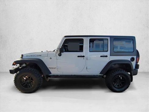 Used 2017 Jeep Wrangler Unlimited Rubicon w/ Connectivity Group image 8