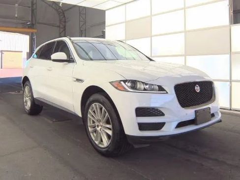 Used 2018 Jaguar F-PACE Prestige image 4