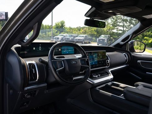 Used 2025 Ford Expedition Tremor AWD/4WD image 22