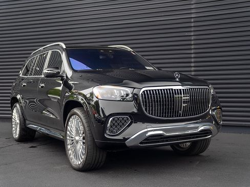 Used 2025 Mercedes-Benz Maybach GLS 600 4MATIC image 26
