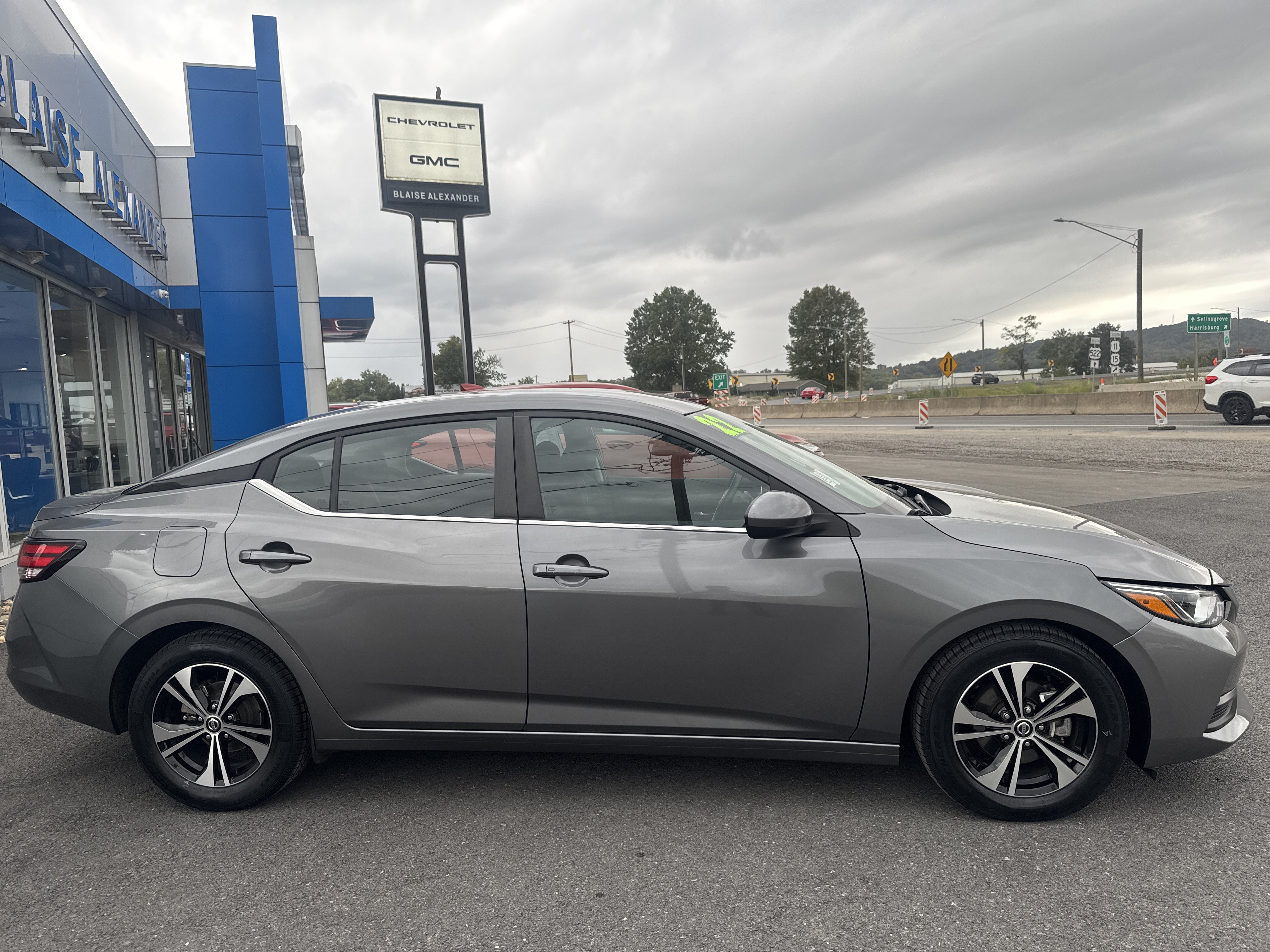 Used 2022 Nissan Sentra SV w/ Trunk Package FWD image 2