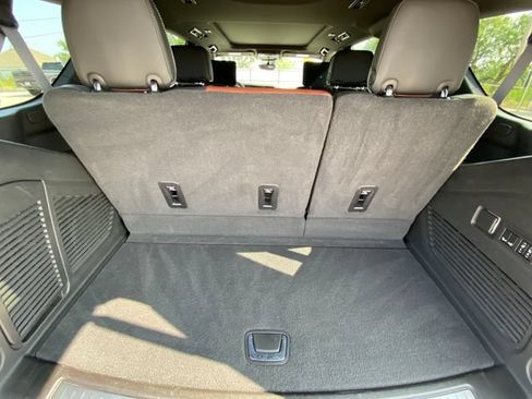 Used 2023 GMC Yukon Denali Ultimate AWD/4WD image 17