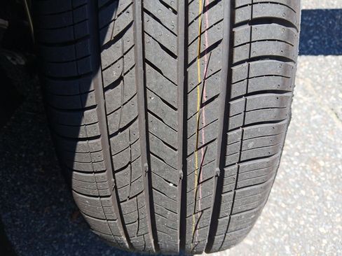 New 2025 Volkswagen Taos SE image 27