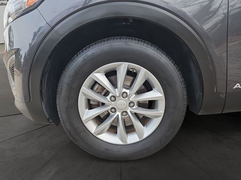 Used 2017 Kia Sorento LX w/ LX Convenience Package image 14