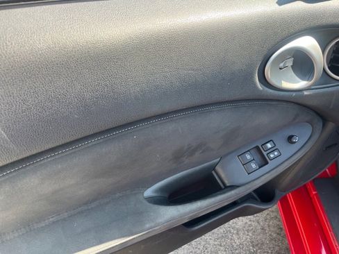 Used 2010 Nissan 370Z Touring image 7