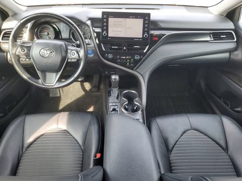 Used 2021 Toyota Camry SE w/ Cold Weather Package FWD image 21