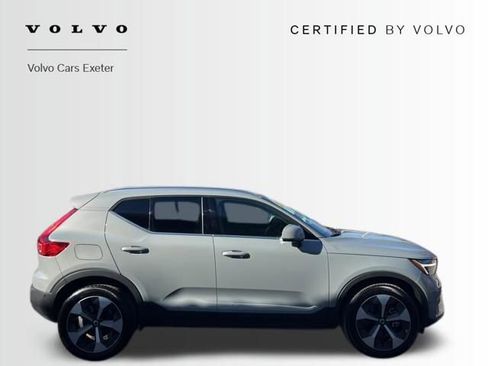 Certified 2025 Volvo XC40 B5 Plus image 10