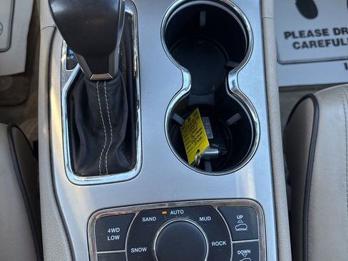 Used 2017 Jeep Grand Cherokee Overland w/ Jeep Active Safety Group image 16